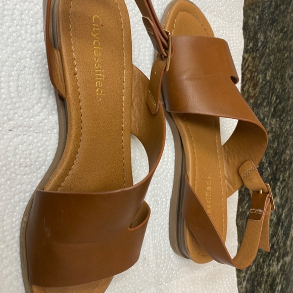 Sandal - Picture 2 of 5